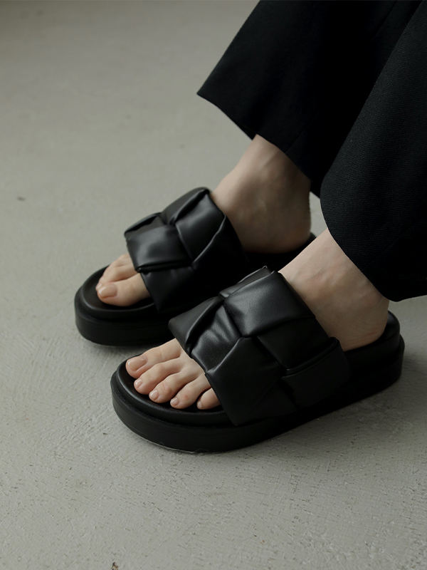 Rough bulky sandal